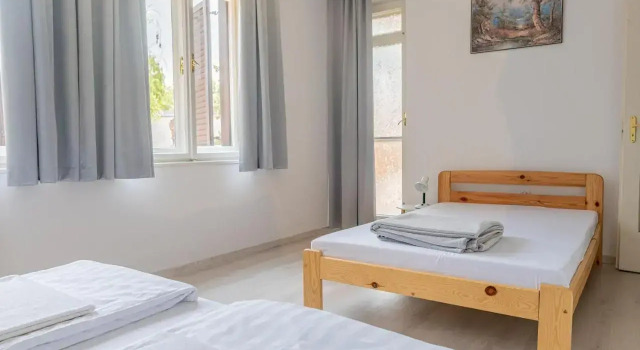 Barat Vendeghaz - Cosy Guesthouse - Teljes Haz Privat Udvarral - 4 Szoba, 2 Furdo