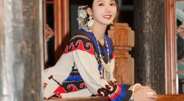 Lijiang Shishan House Kaiyang Inn, Забронировать Отель Лицзян Юньнань, рядом с Улица Сквер-стрит Древнего города Даянь