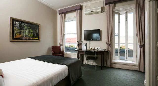 Executive Suite Oscars Hotel and Cafe Bar