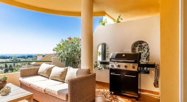 4 bedroom luxury duplex with sea views by Puerto Banus, Забронировать Отель Отели Марбелья с парковкой, рядом с Casino Marbella, Парковка