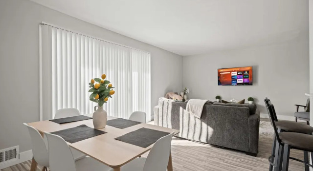 A Unique 2BR 2BA Stay, Забронировать Апартаменты/квартира Рочестер-Хиллс Detroit Metropolitan Area