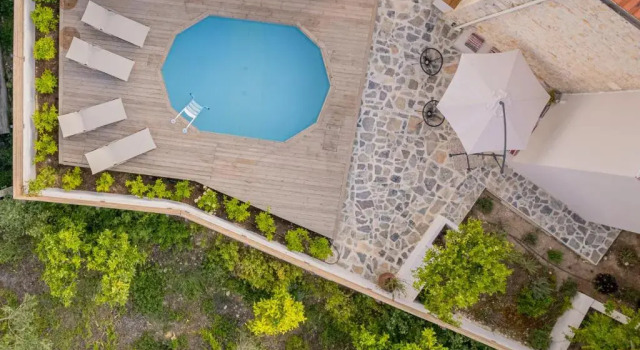 Вилла с 3 комнатами Antama Living, Luxe Stonehouse with Pool & BBQ