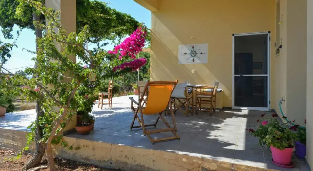 Коттедж с 3 комнатами Santa Domenica Summer House