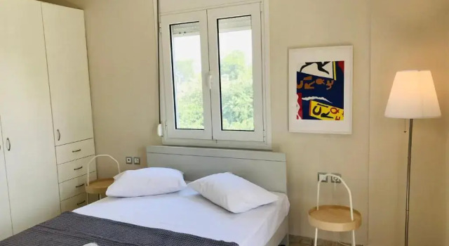 Dimeli 1, Book Hotel  