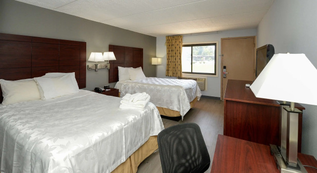 Четырёхместный номер Standard Americas Best Value Inn at Central Valley-Woodbury