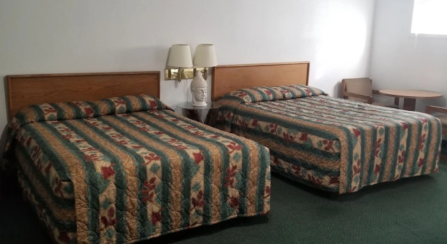 Четырёхместный номер Deluxe Budget 8 Motel
