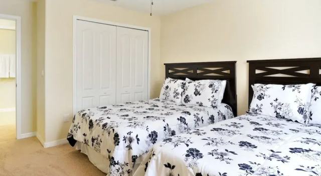 Коттедж с 4 комнатами Five Star Vacation Homes