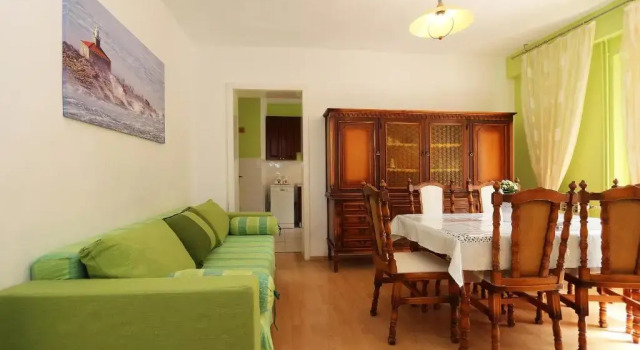 Apartments Nina Beach, Rezerwuj Apartament Hotele w Split-Dalmatia County z parkingiem, Parking