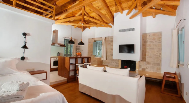 Люкс Lithos Guesthouse Kardamili
