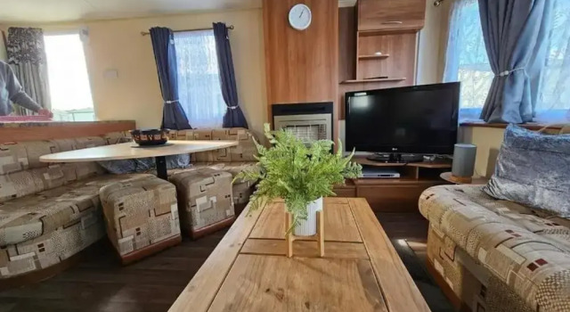 Номер Standard 3 Bed Cabin Sleeps 6 With Balcony
