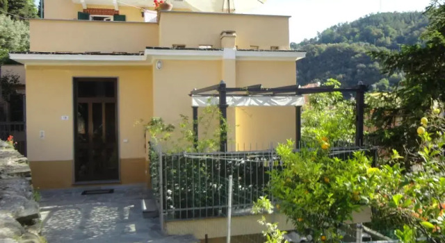 Апартаменты Varazze Apartment - Giardino e Terrazzo Privati, Pet Friendly