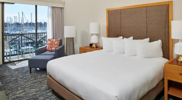 Номер Standard с видом на гавань DoubleTree by Hilton Hotel Berkeley Marina
