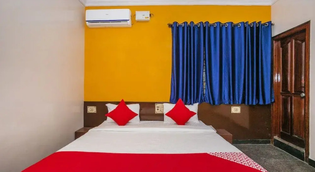 Oyo 29346 Vijay Residency, Забронировать Отель Отели штата Карнатаки с парковкой, Парковка