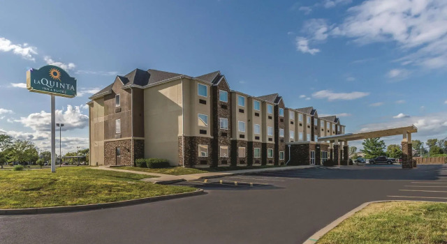 Кровать в общем номере La Quinta by Wyndham Collinsville - St. Louis