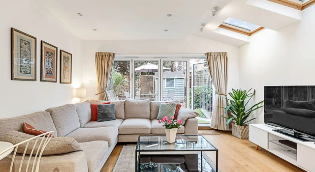 Garden Oasis in the Heart of West London, Забронировать Отель Отели Лондона 4 звезды, рядом с Равенскорт Парк, 4*