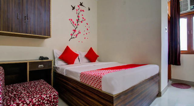 OYO 15589 Hotel Kamdhenu