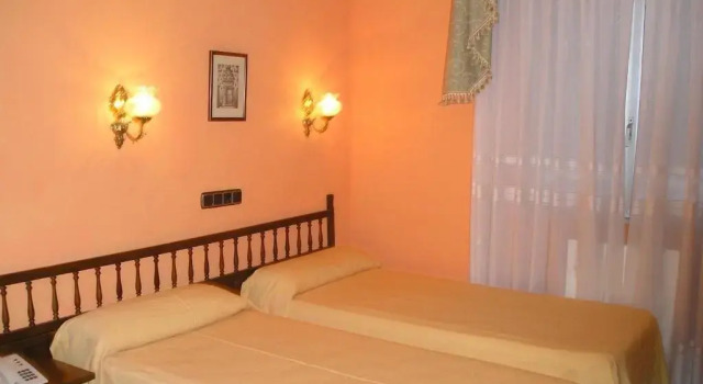 Трёхместный номер Standard Hostal Restaurante Carolina