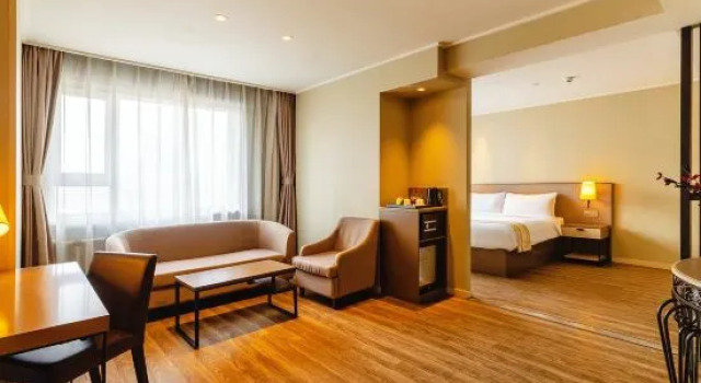 Люкс Home Inn Plus (Harbin Central Street)