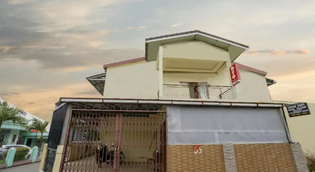 OYO Life 2502 Syariah Triantama Kost, Rezerwuj Hotel Palembang Sumatra