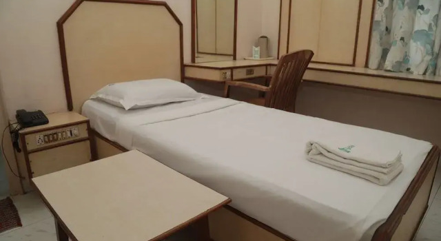 Hotel Selvies, Забронировать Отель Отели штата Тамилнада 3 звезды, 3*