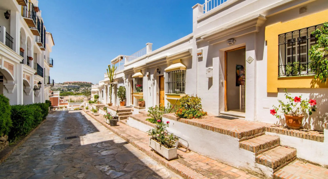 AP165 - Aloha Pueblo, Marbella by roomservices