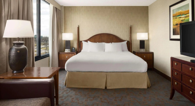 Двухместный полулюкс DoubleTree by Hilton Hotel & Executive Meeting Center Somerset