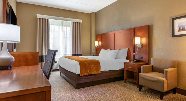 Двухместный номер Standard Comfort Suites Grand Rapids South