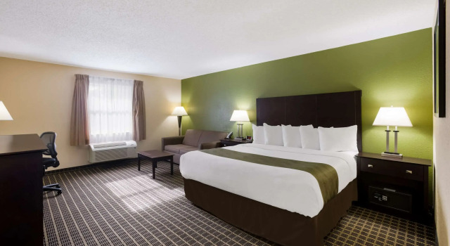 Двухместный номер Standard Quality Inn & Suites Big Rapids near University