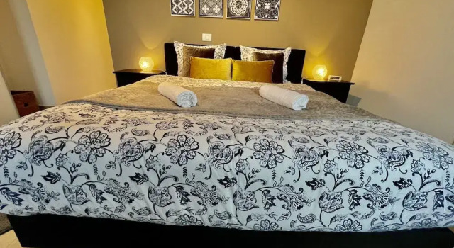 One Lux Stay near Diamond District