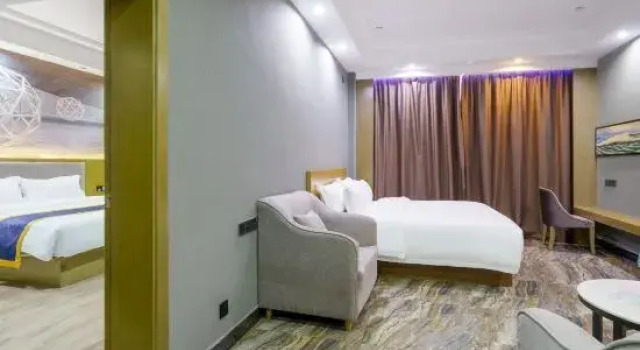 Семейный люкс с красивым видом из окна No.7 Mansion Light Luxury Seaview Hotel (Fangchenggang Sankuaishi Branch)