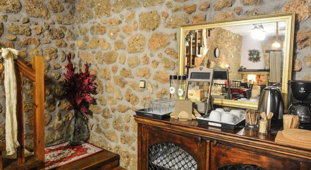 Petrino Lodge, Prenota Bed & breakfast Hotel a Corinthia Regional Unit con parcheggio, Parcheggio