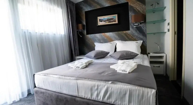 Апартаменты Deluxe Boutique Guest house 7th Sense