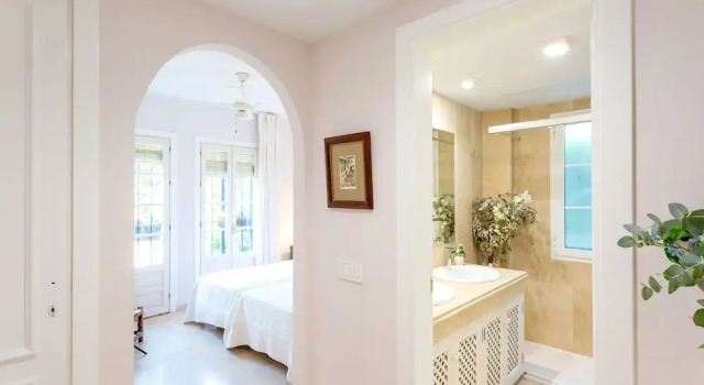 3 Bdrs Apartm With Private Terraces & Communal Swimming Pool in Estepona Benamara II, Забронировать Отель Отели и гостиницы Эстепона, рядом с Atalaya Golf &amp; Country Club, Отель