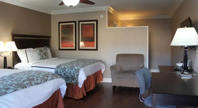 Четырёхместный номер Deluxe Quality Inn & Suites Santa Maria