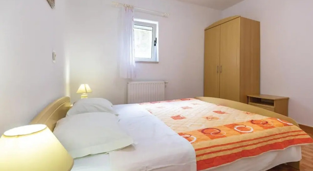 Nice Home in Makarska with WiFi, 3 Bedrooms & Hot Tub