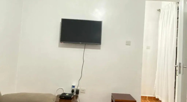 Modern 2-Bedroom Apartment in Kasarani, Nairobi with Wi-Fi, Netflix and a Free Parking spot., Prenota Appartamento Hotel a Nairobi con parcheggio, Parcheggio