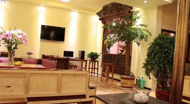 Shangrila Agedtree Hotel, Buchen Sie Hotel Hotels in Yunnan mit Parkplatz, Parkplätze