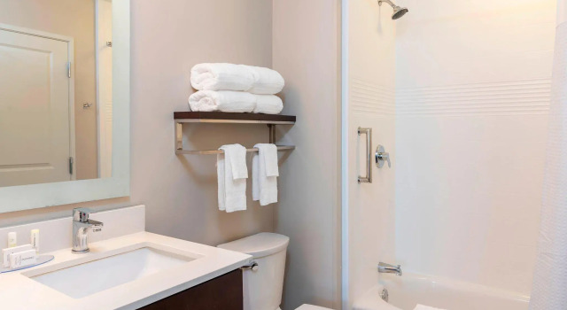 Четырёхместная студия TownePlace Suites by Marriott Louisville North