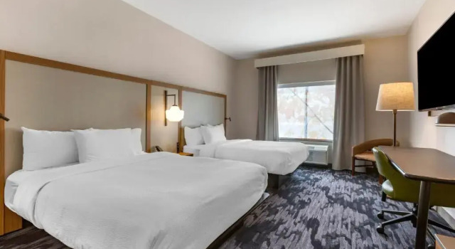 Четырёхместный номер Standard Fairfield by Marriott Inn & Suites Sandusky