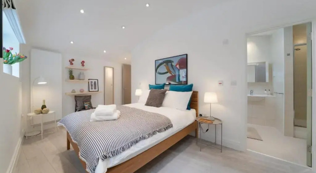 BIG & LUXURY 3 BEDR, 4 BEDS, 2,5 BATH, COVENT GARDEN, BEST Location, Забронировать Отель Камден Лондон, рядом с Фестиваль London Wonderground