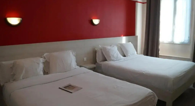 Семейный номер Standard Brit Hotel Du Dauphin LAigle