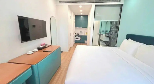 Апартаменты с балконом и с видом на город Azure Premium Apartments