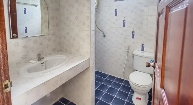 Трёхместный номер Deluxe с балконом Hugs Guesthouse
