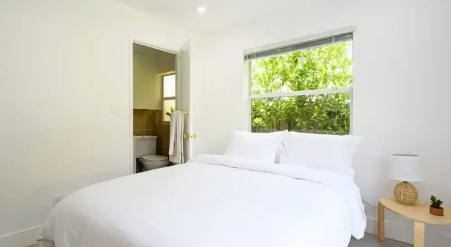 Bright Comfortable Apt in Victoria Park