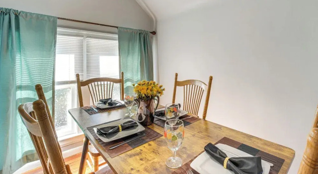 Walk to Coventry Village Charming Top-Floor Unit, Reserva ahora Apartamento Cleveland Heights Ohio