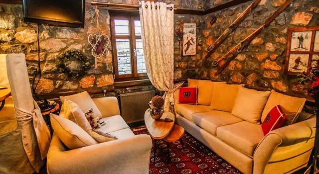 Charming 3-storey Loft with fireplace, Book Feriehus Villaer i Aghios Athanasios, Villa