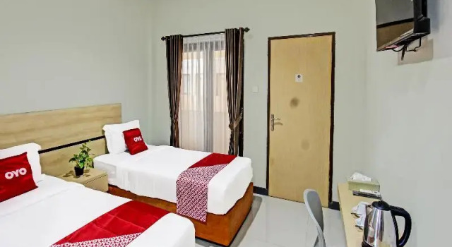Collection O 91617 Hotel Mutiara Lombok, Rezervasyon Otel Mataram Lombok, Meru Temple yakınında