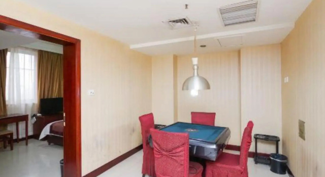 Mediterranean sea Holiday Hotel, Prenota Hotel Zhoukou Henan