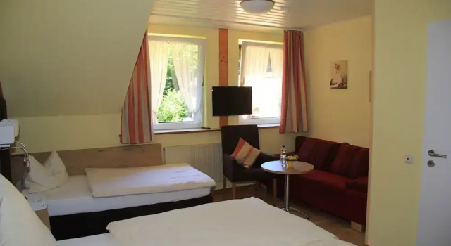 Трёхместный номер Standard Waldhotel Albachmühle