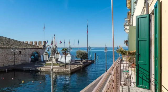 Апартаменты с видом на озеро Porto Vecchio Appartamenti